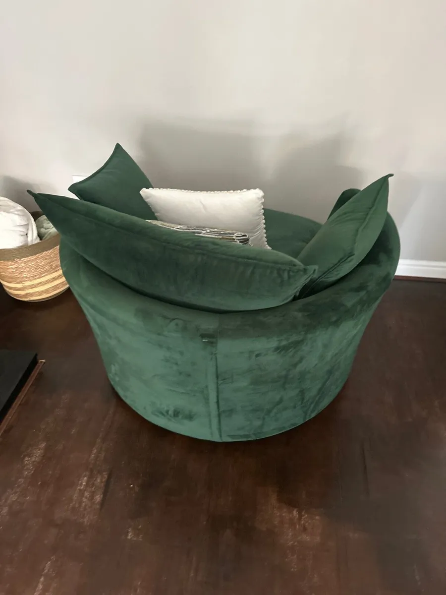 Swivel bottle green arm chair perfect condition - Image 3