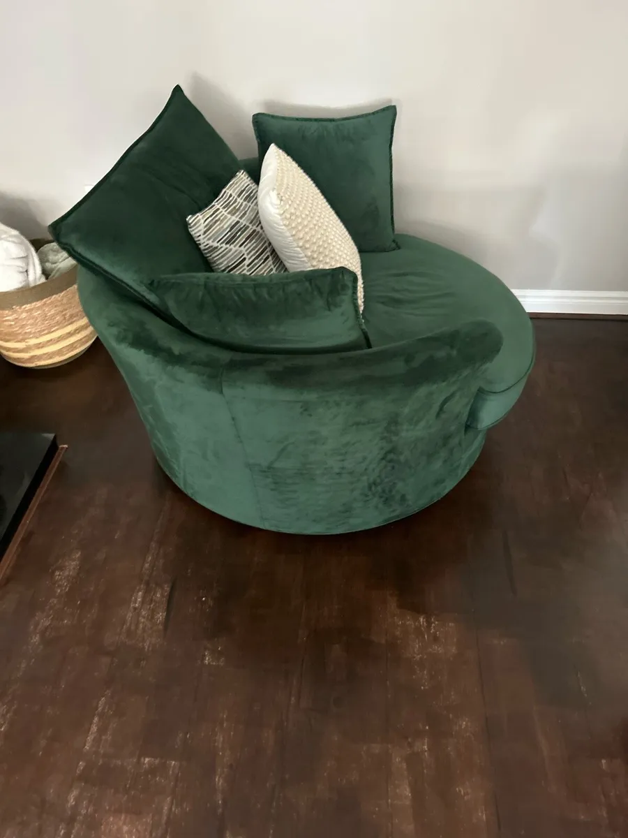 Swivel bottle green arm chair perfect condition - Image 4
