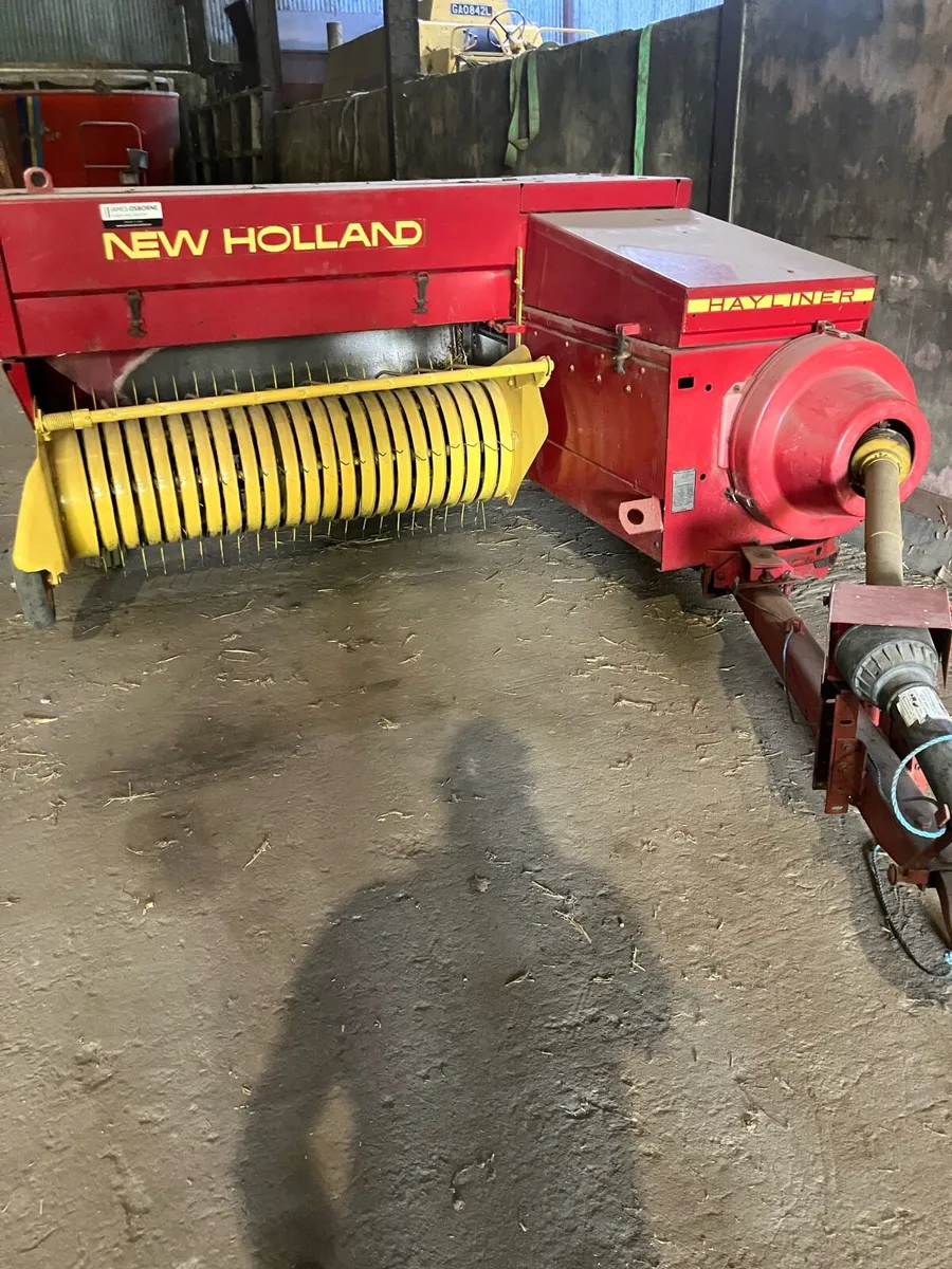 New Holland 377 baler - Image 1
