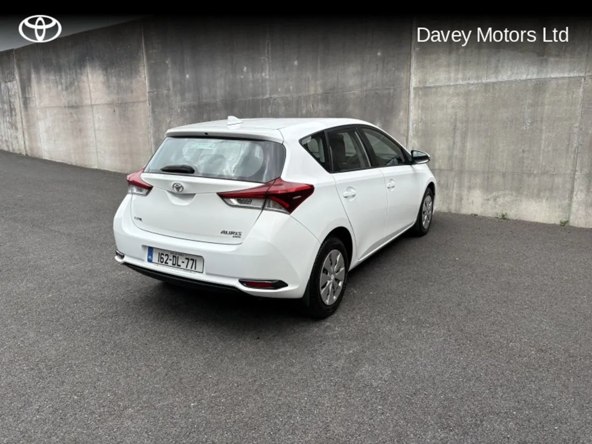 Toyota Auris 1.4 D-4d Terra 4DR - Image 2