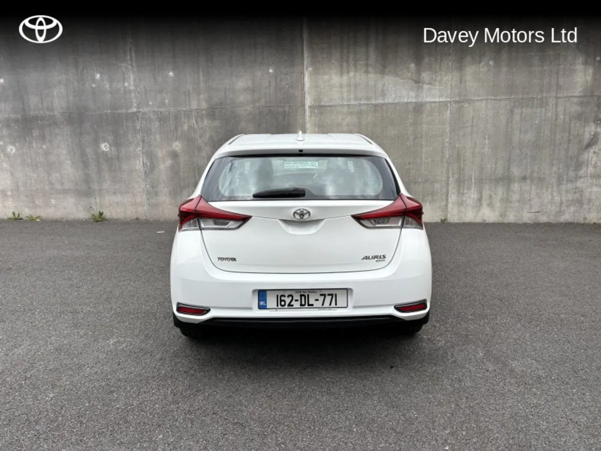 Toyota Auris 1.4 D-4d Terra 4DR - Image 3