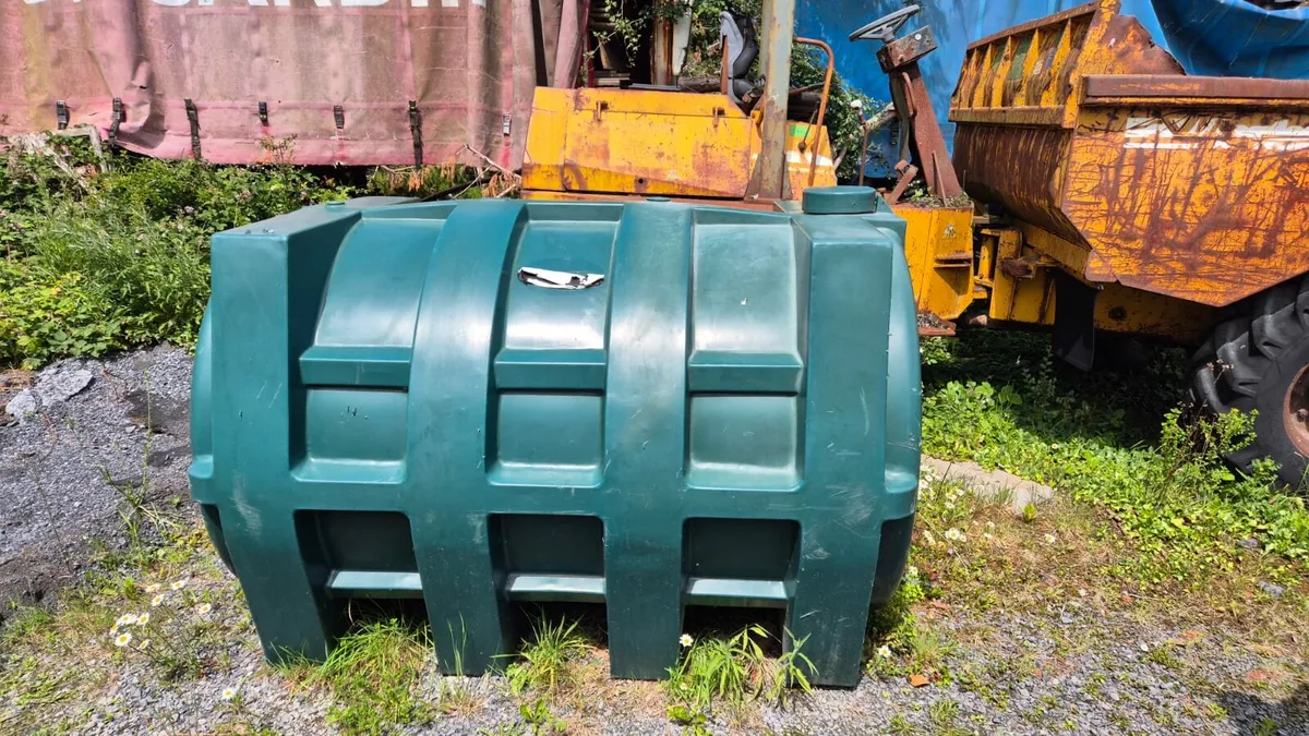 2500 Litre oil tank - Image 1