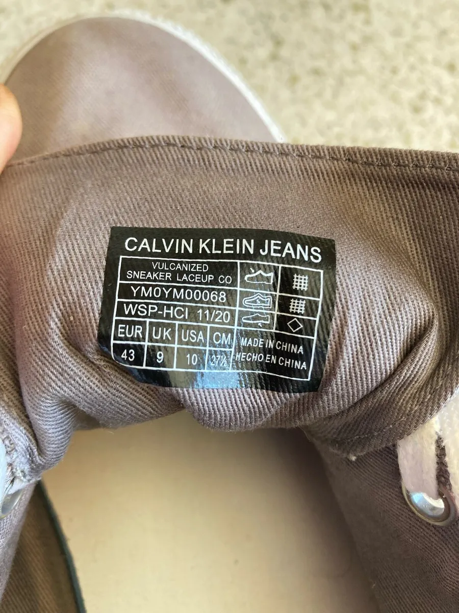 Calvin Klein runners   Size 9 - Image 3