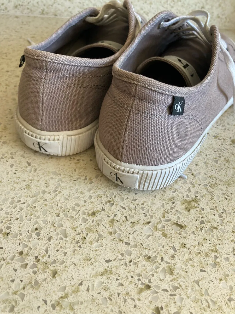 Calvin Klein runners   Size 9 - Image 4