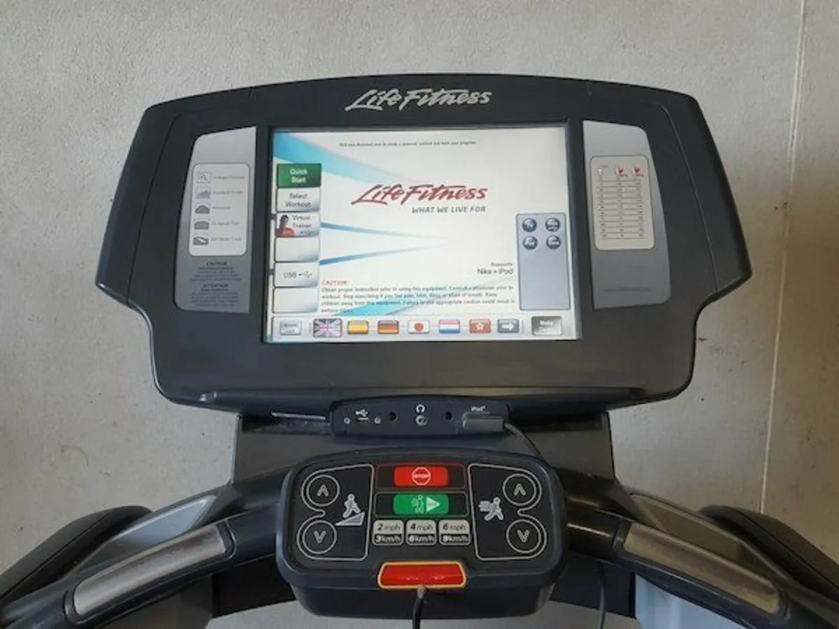 Lifefitness 95t treadmill - Image 2