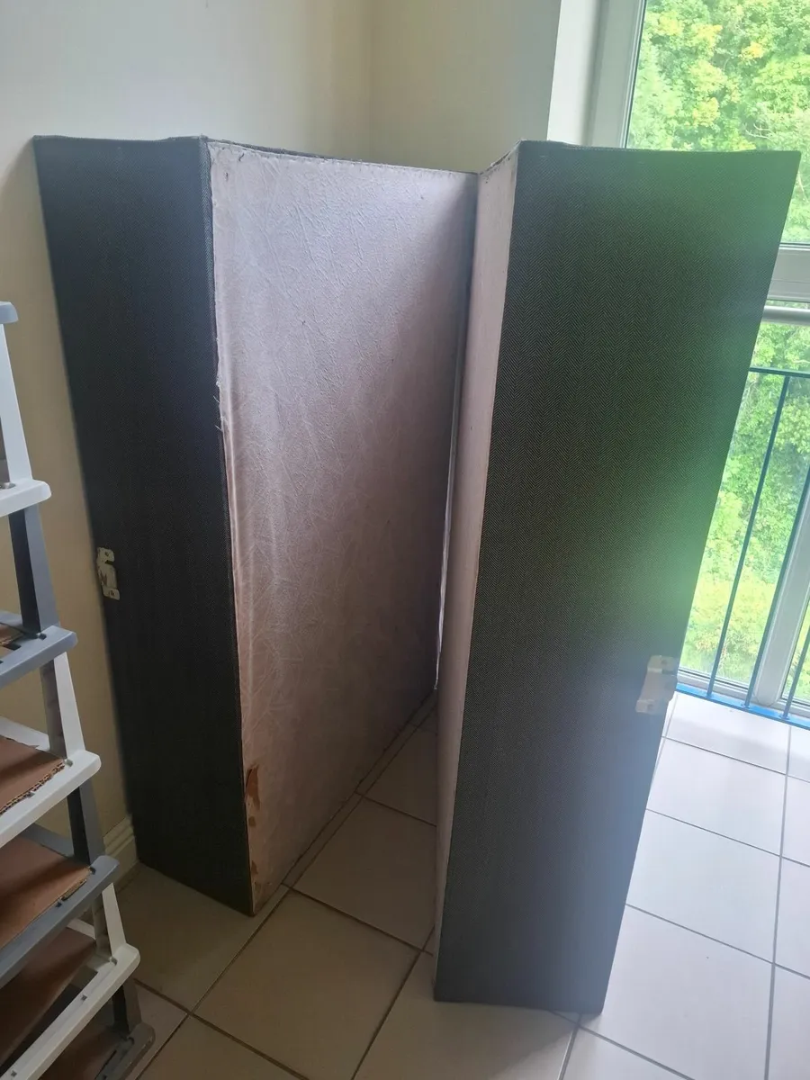 Divan bed with mattress and brown leather headboar - Image 3