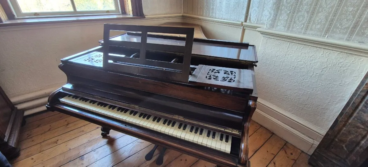 Lovely old piano - Image 1