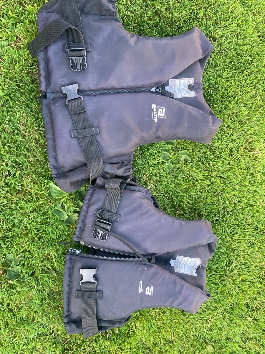 Adult and kids life jackets - Image 1