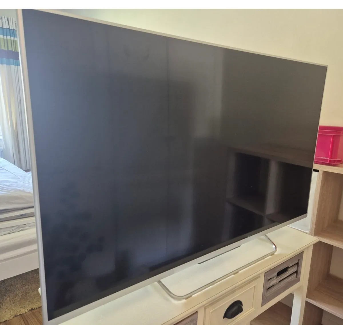 50’Sony LED 4K UHD HDR SMART TV - Image 1