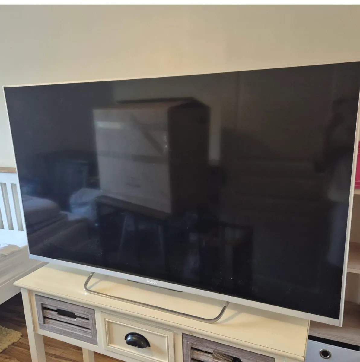 50’Sony LED 4K UHD HDR SMART TV - Image 2