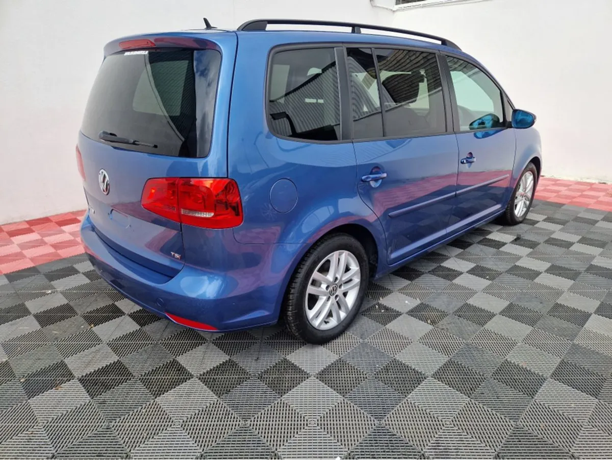 Volkswagen Touran Highline 1.4 Petrol Automatic 7 - Image 4
