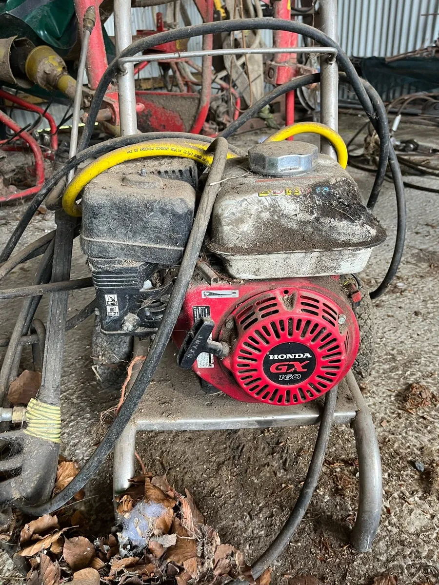 Farm equipment - Image 3
