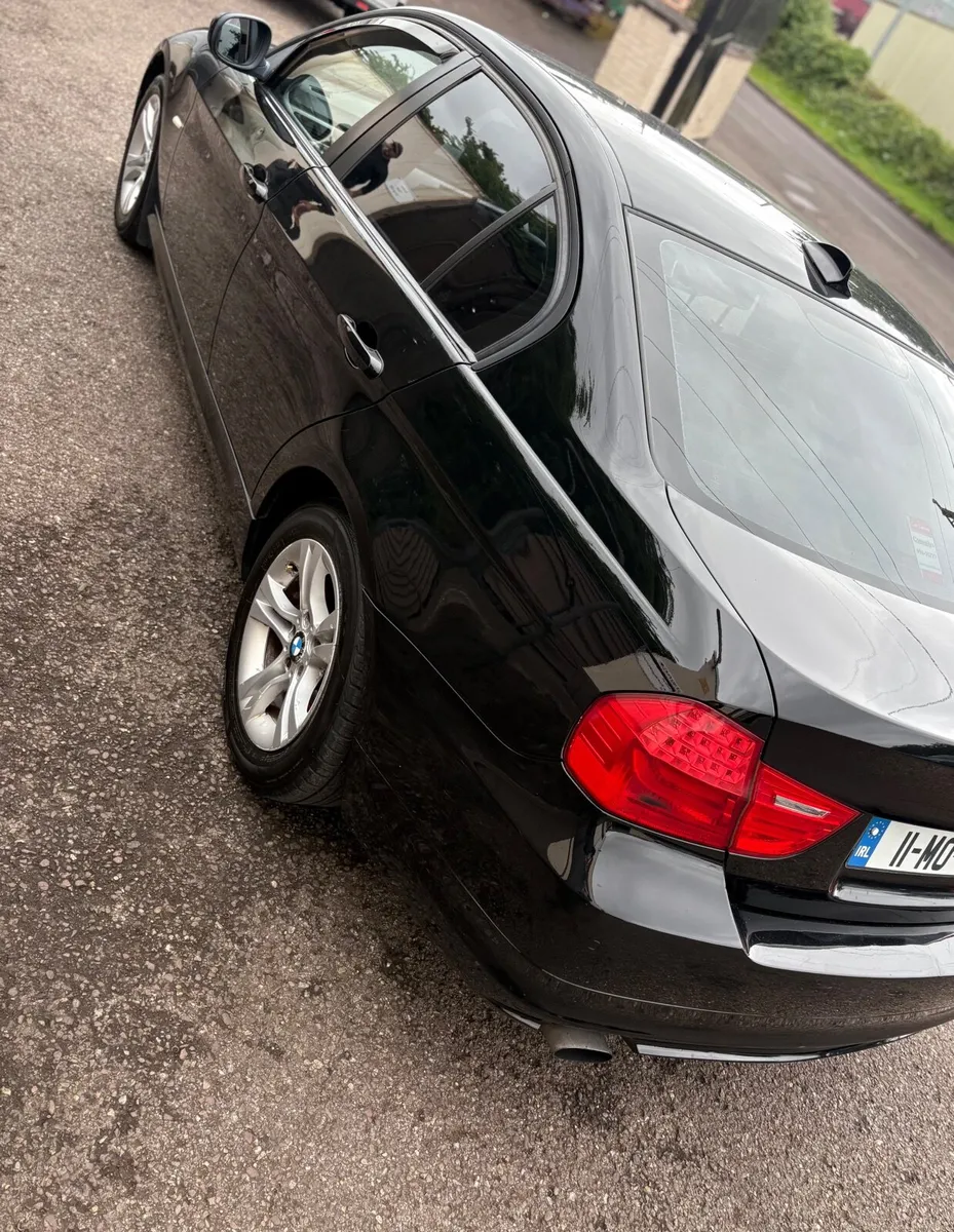 BMW 3-Series 2011 - Image 1