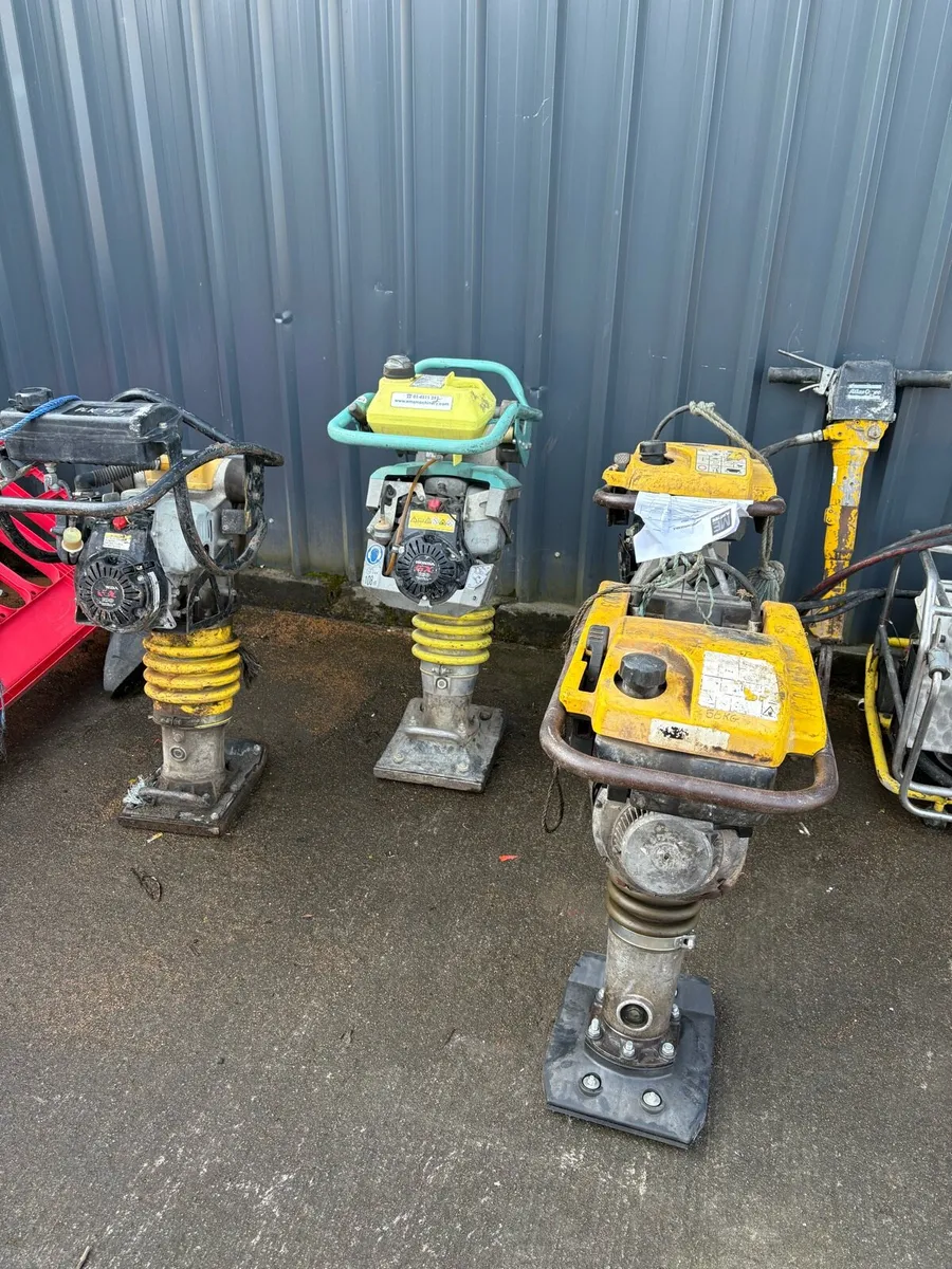Jumping.  jacks road saw. Cobras trailor - Image 1