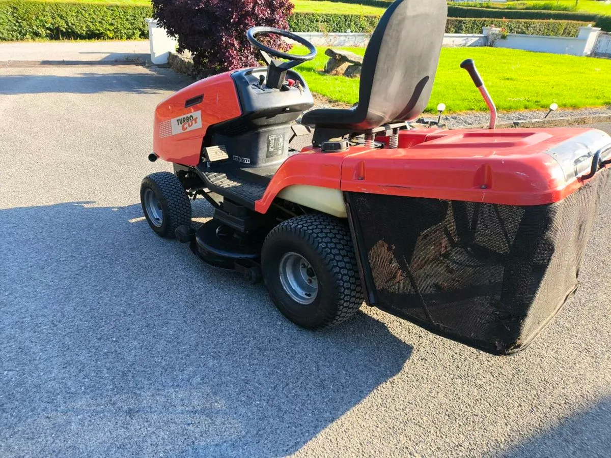 Ride on lawnmower - Image 2