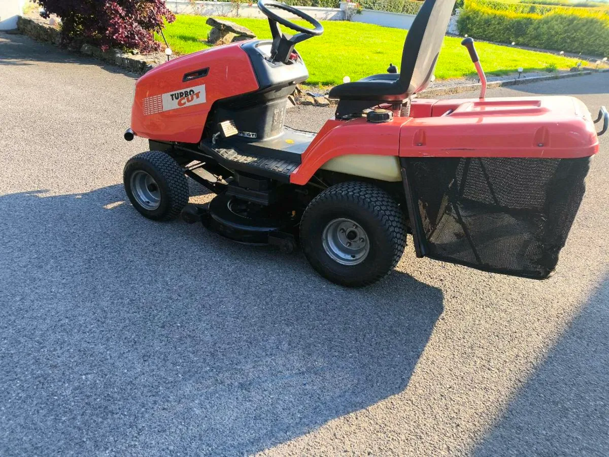 Ride on lawnmower - Image 3
