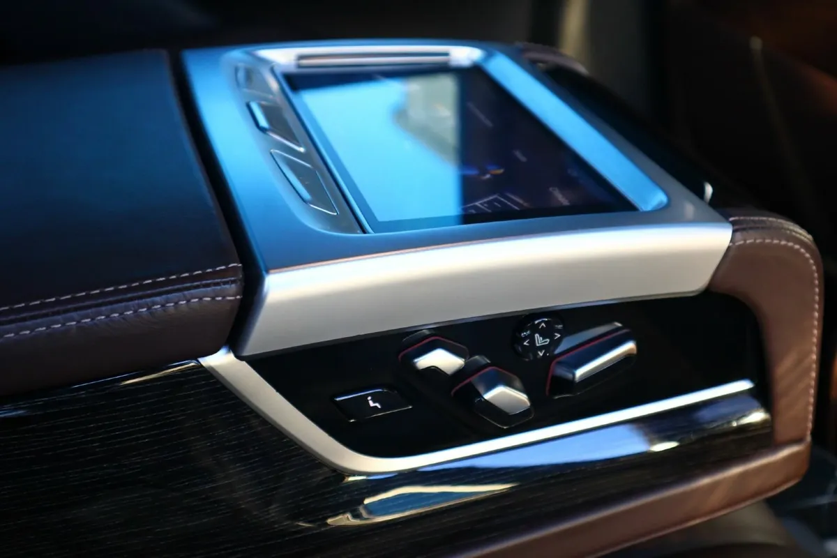 2018// ONLY 41.000 MILES// MEGA SPEC// PLUG IN... - Image 3