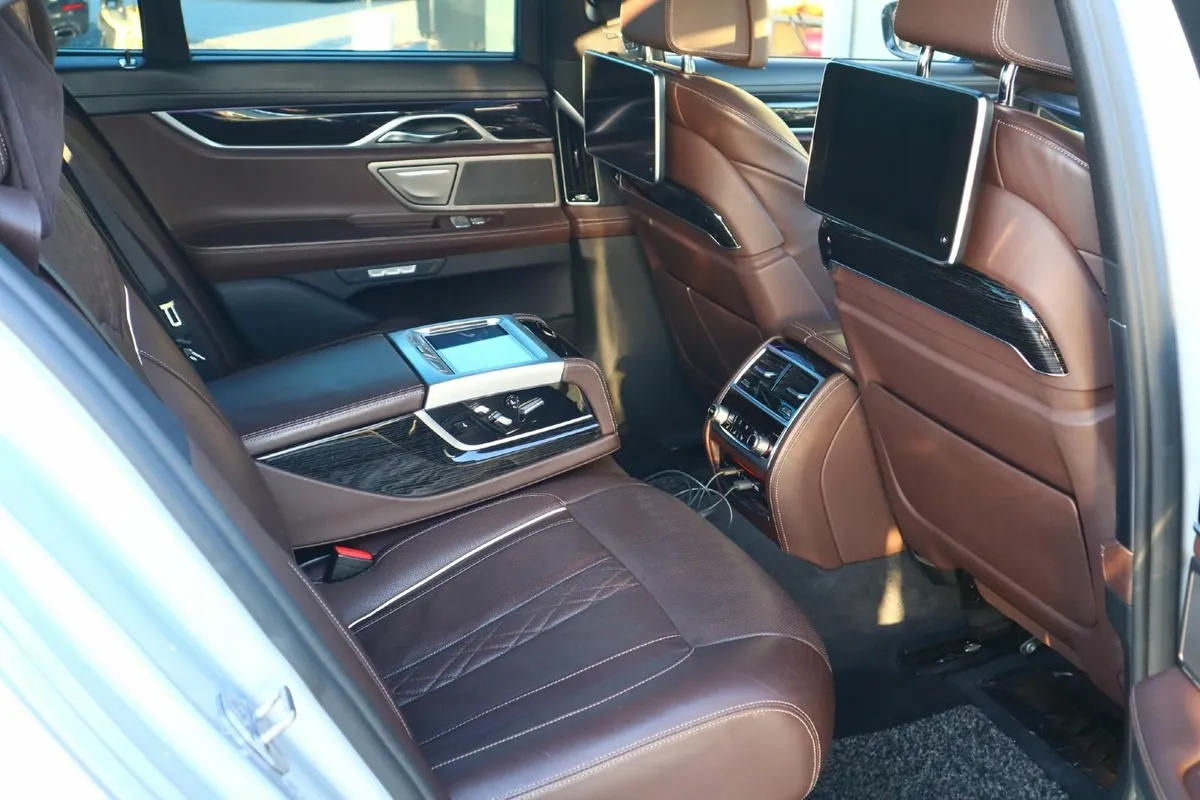 2018// ONLY 41.000 MILES// MEGA SPEC// PLUG IN... - Image 4
