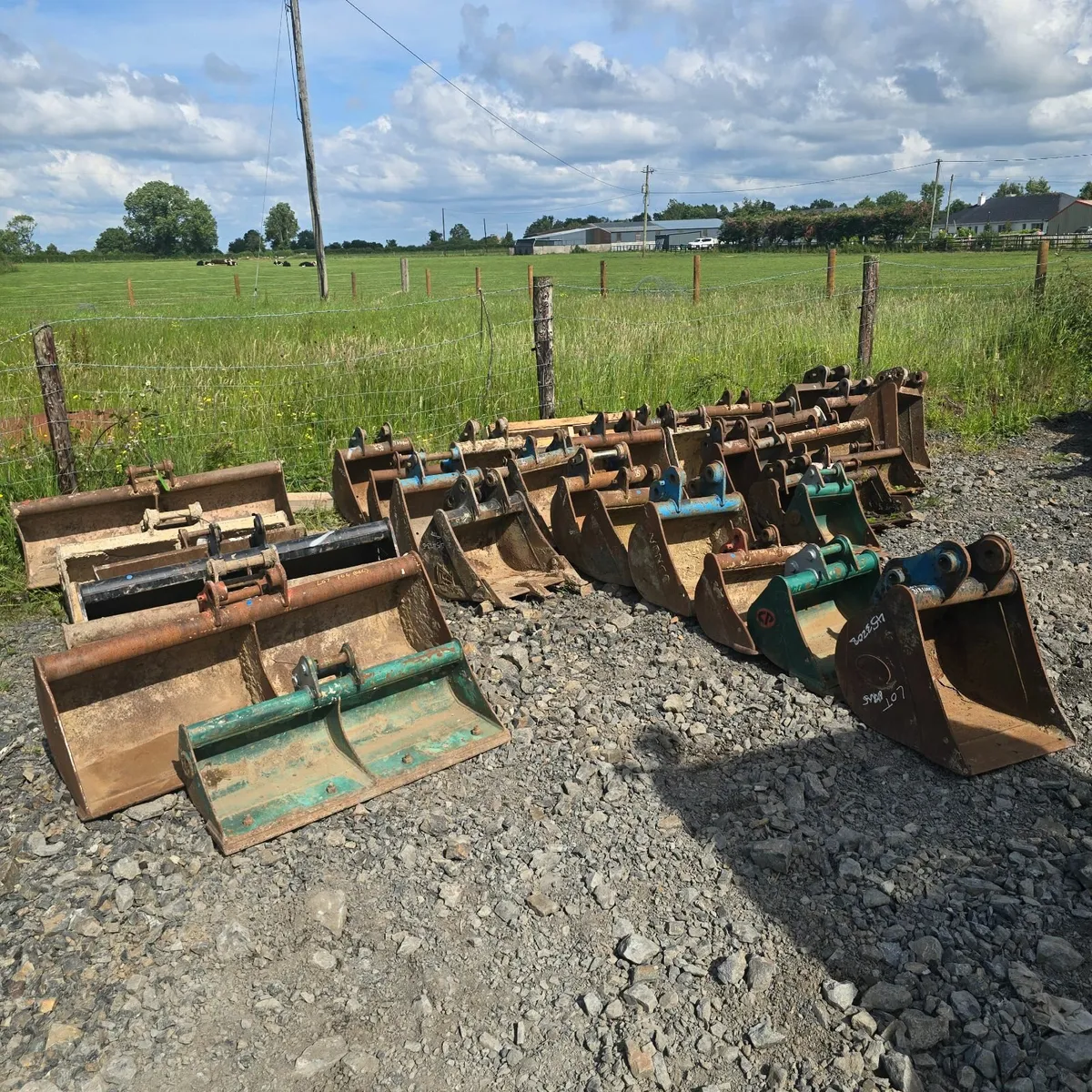 Mini Digger Buckets - Image 1