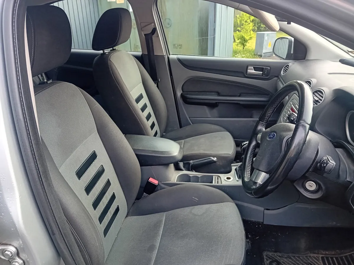 Ford Focus 2009 - Image 2