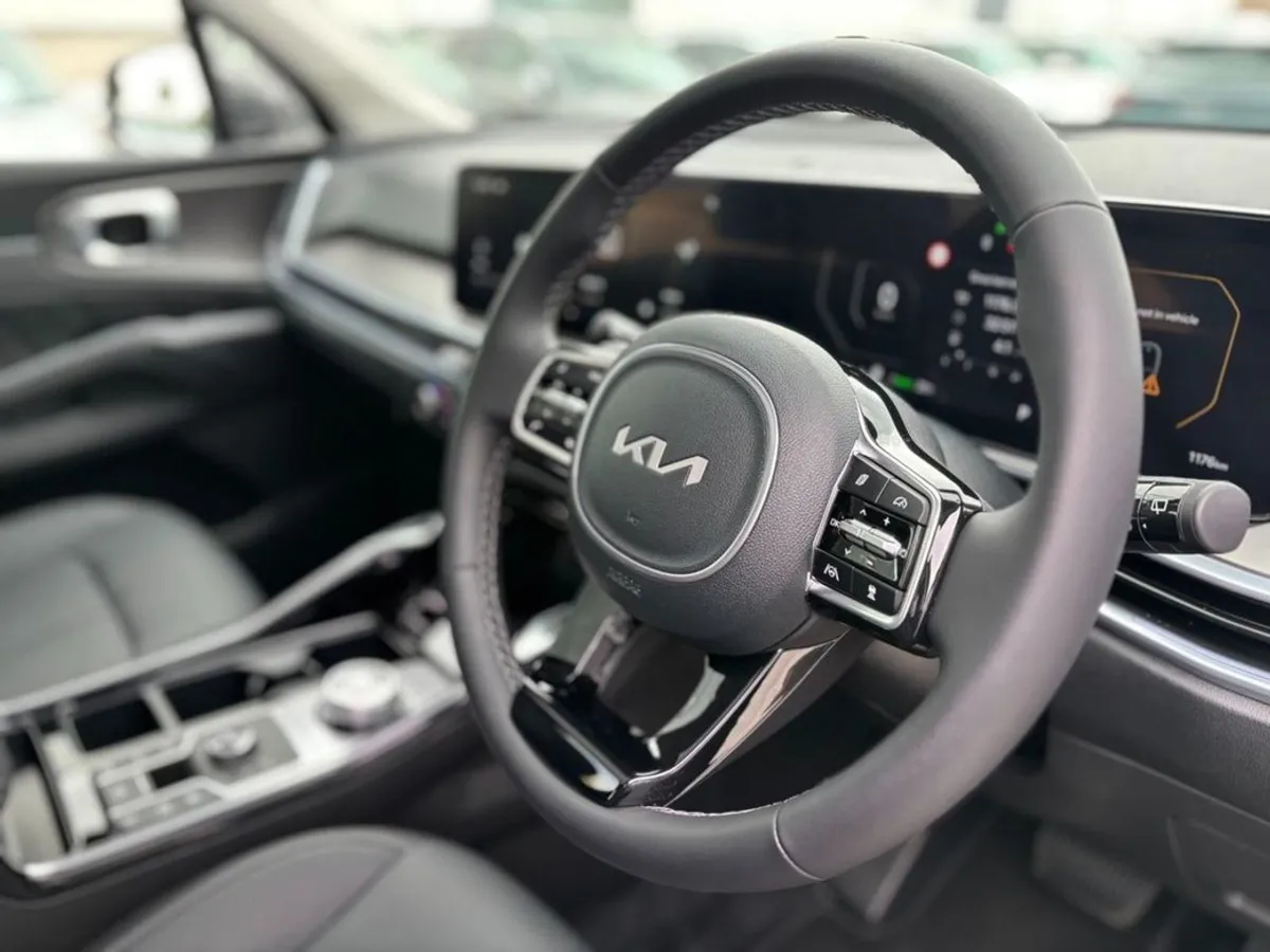 Kia Sorento 1.6 Plug in Hybrid 4WD Automatic - Image 2