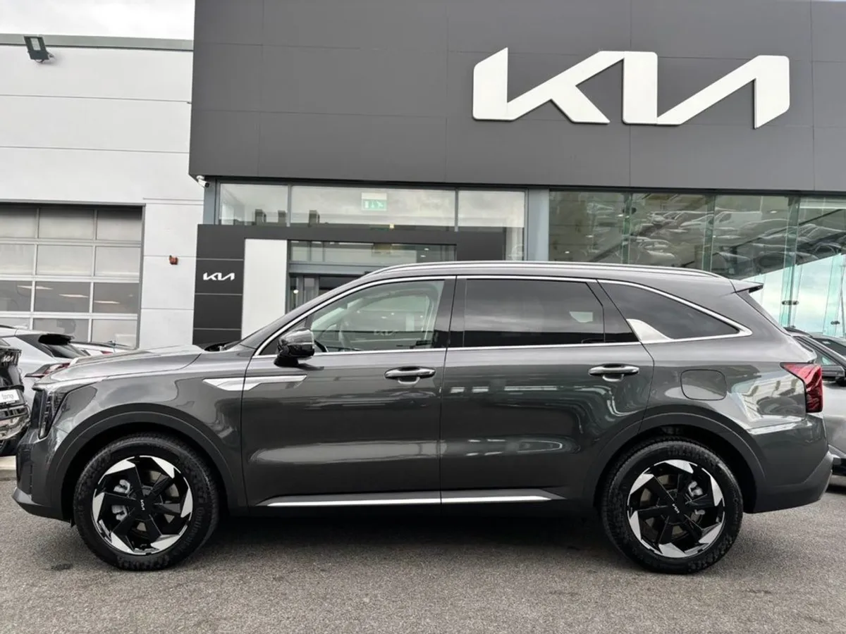 Kia Sorento 1.6 Plug in Hybrid 4WD Automatic - Image 3