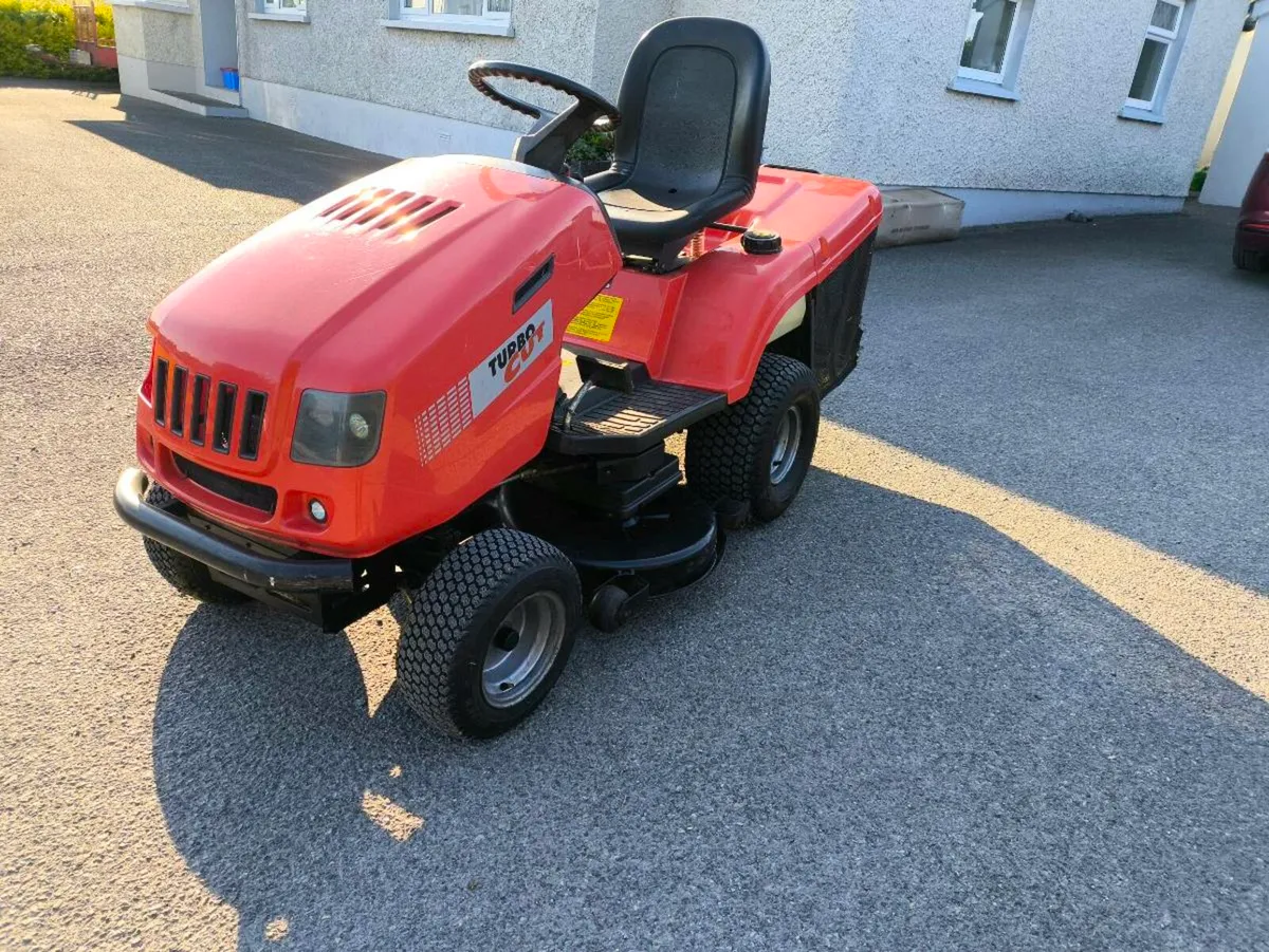 Ride on lawnmower - Image 1