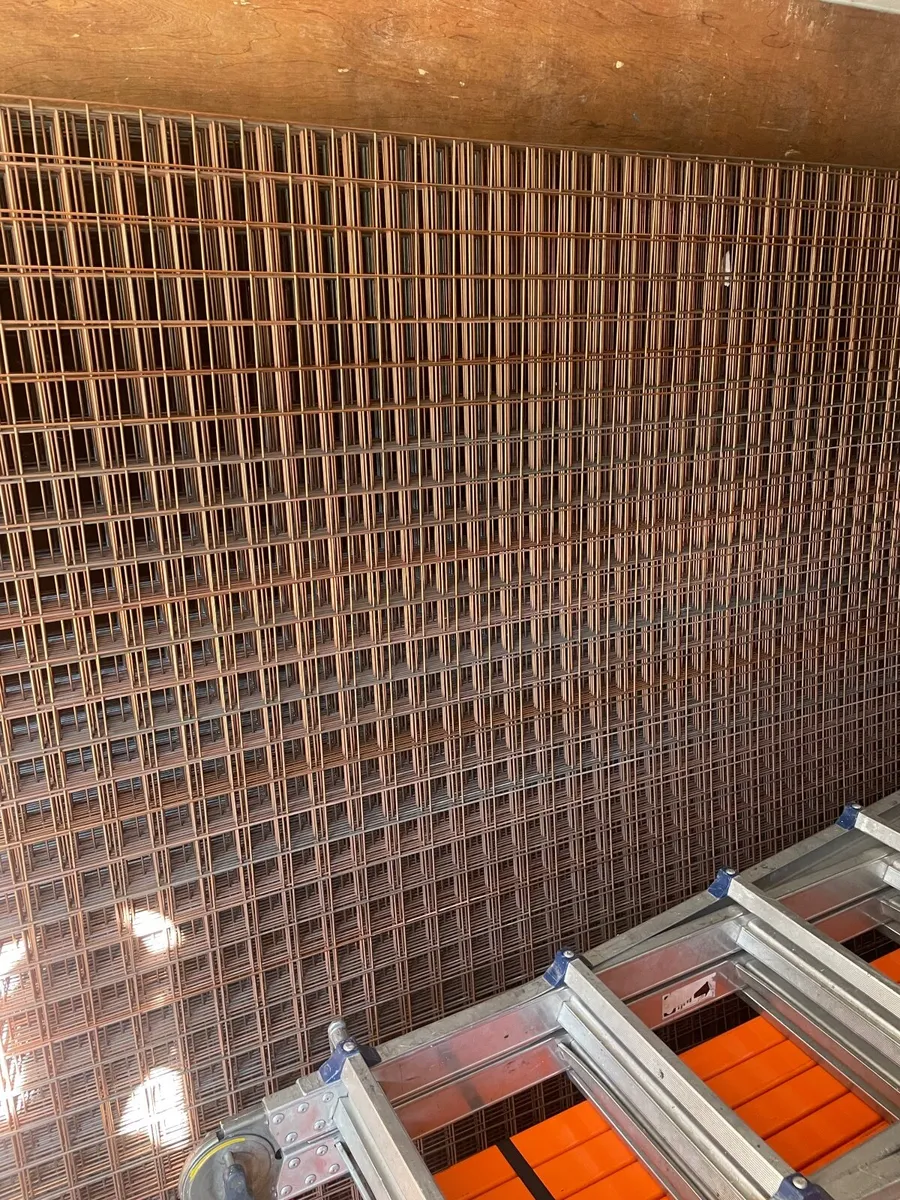 Mesh sheets 10ft x5ft 2’’ x 2’’ boxes