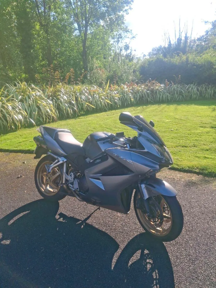 09Honda vfr 800 - Image 1
