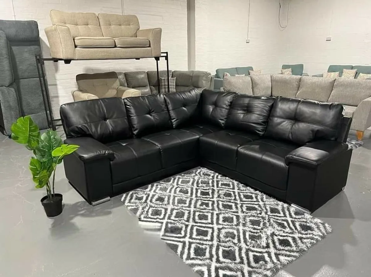 Kansas Leather Corner Couch With Beautiful designs - Image 1