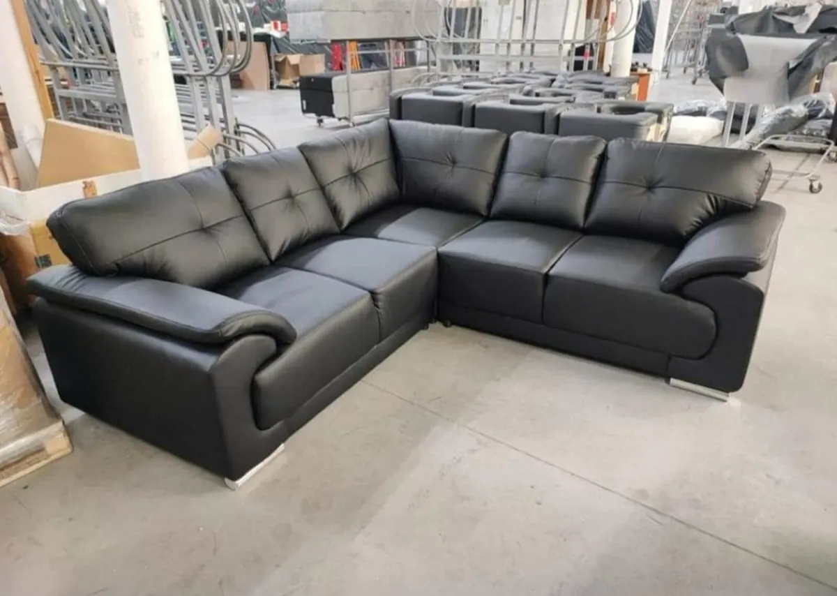 Kansas Leather Corner Couch With Beautiful designs - Image 4