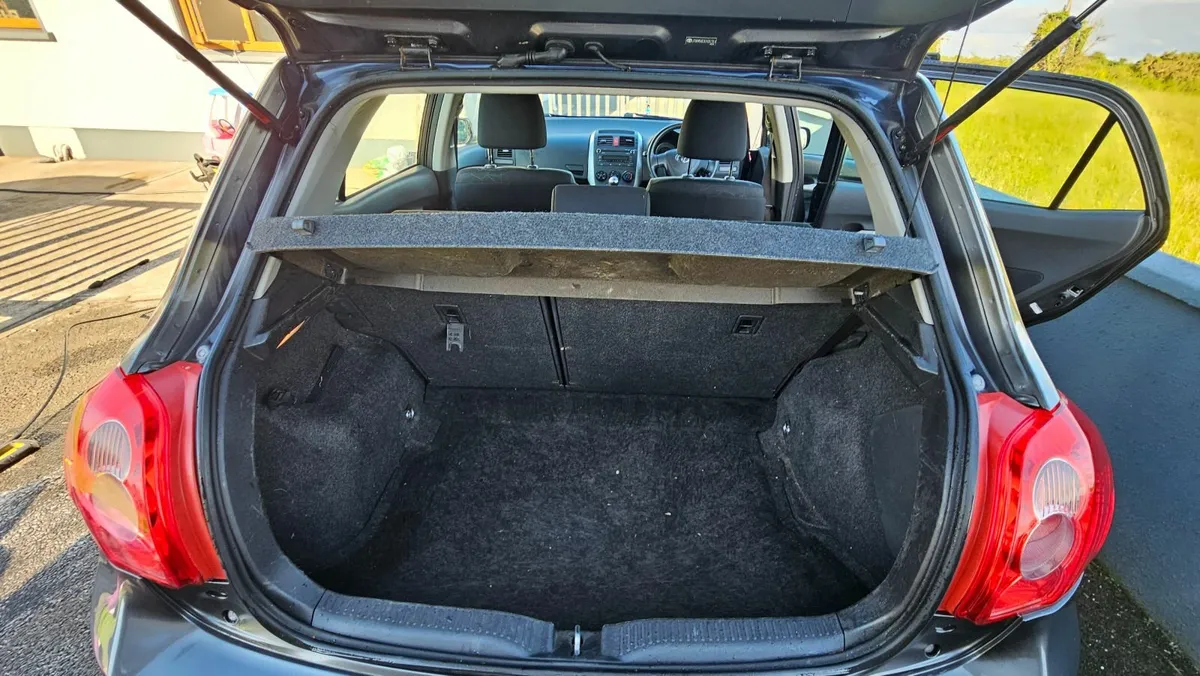 Toyota Auris 2007 - Image 3
