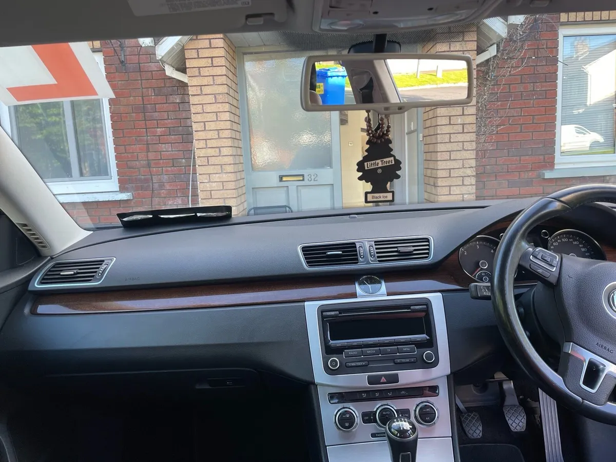 131 1.6L Volkswagen Passat - Image 3