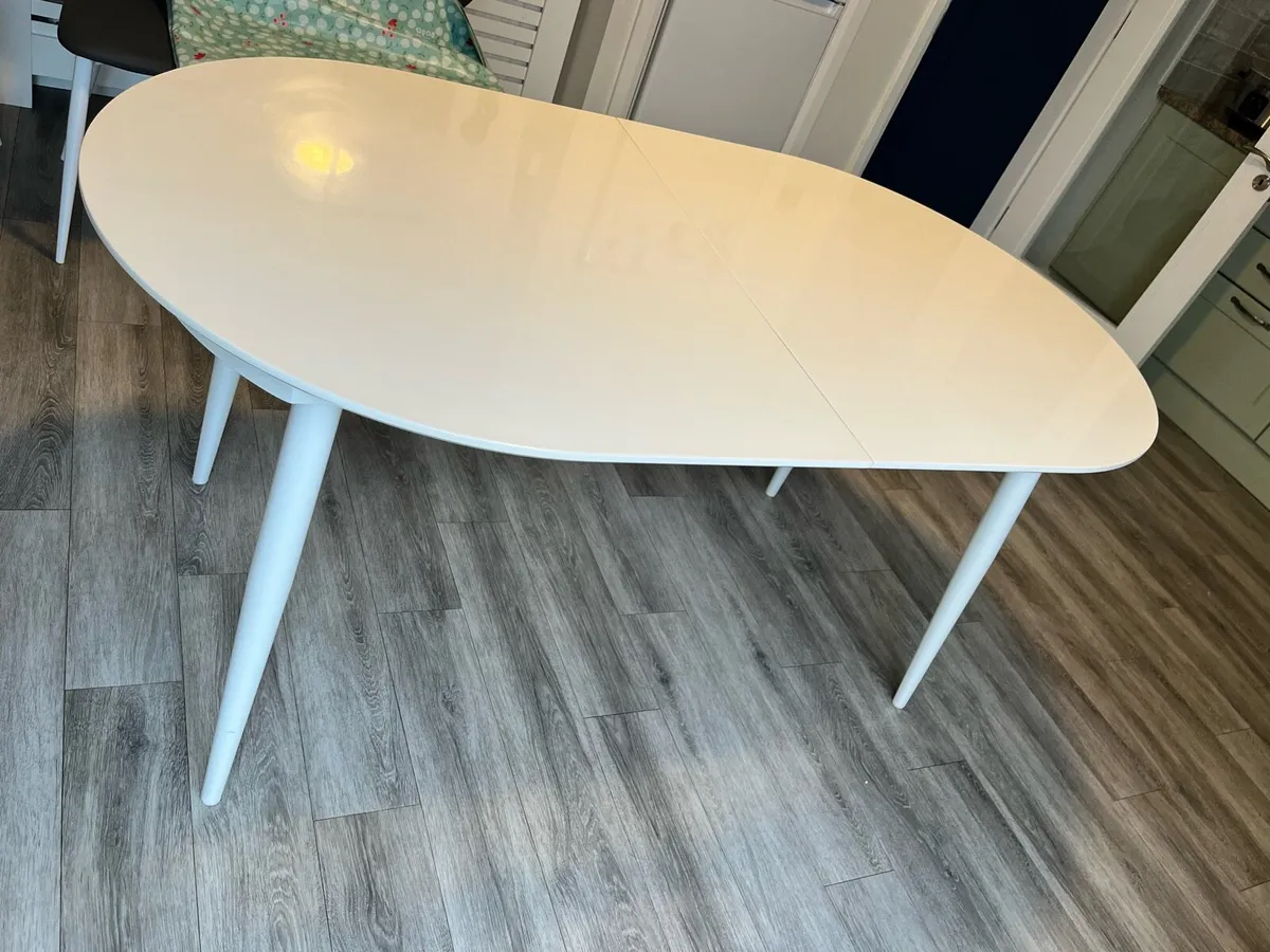 Kitchen table - Image 1