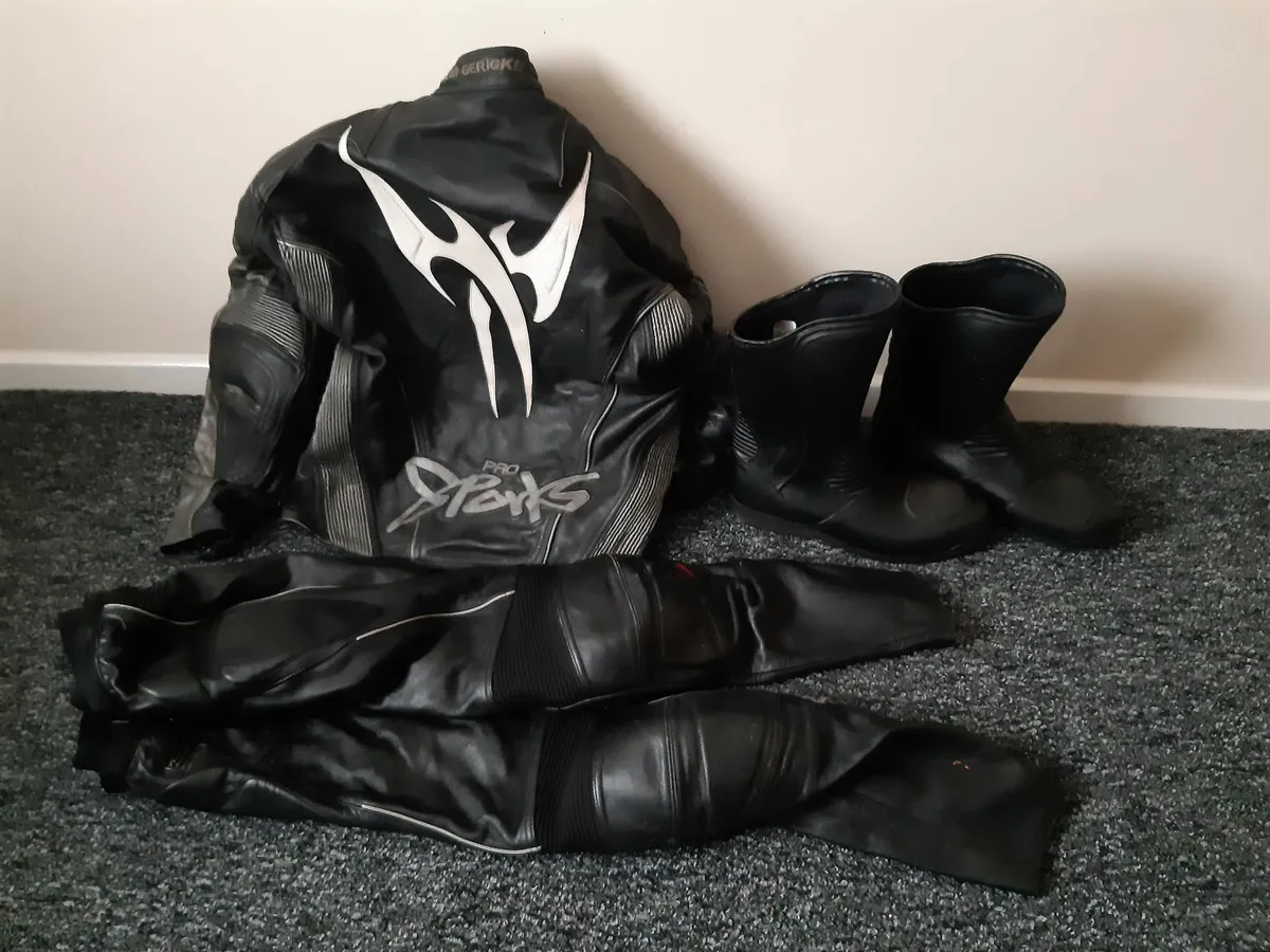 Motorcycle leathers - Image 1