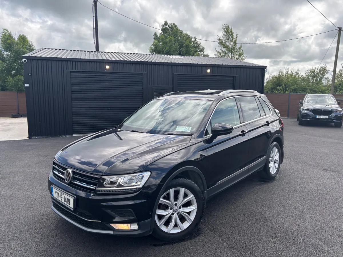 Volkswagen Tiguan 2017 Highline Pan Roof!! - Image 1