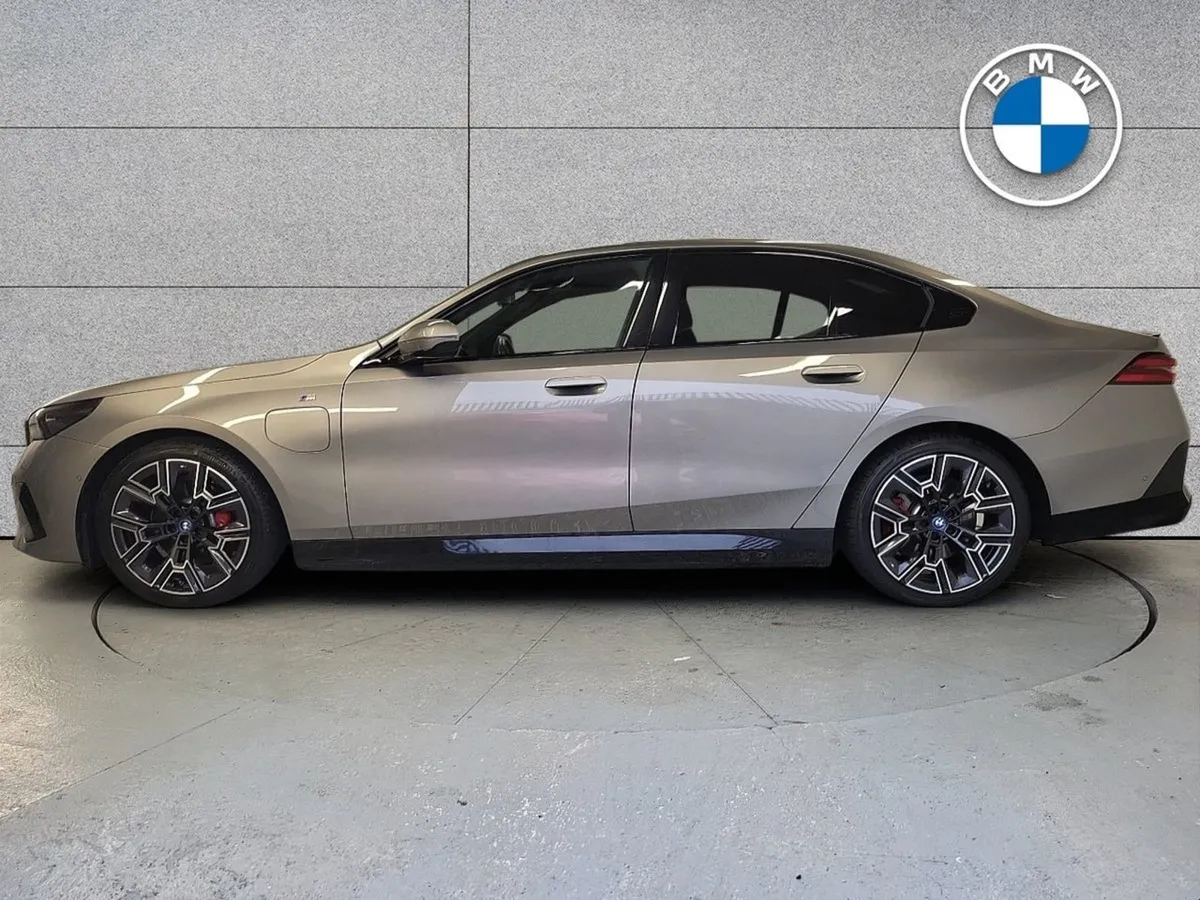 BMW 5 Series 530e M Sport Pro Saloon - Image 4