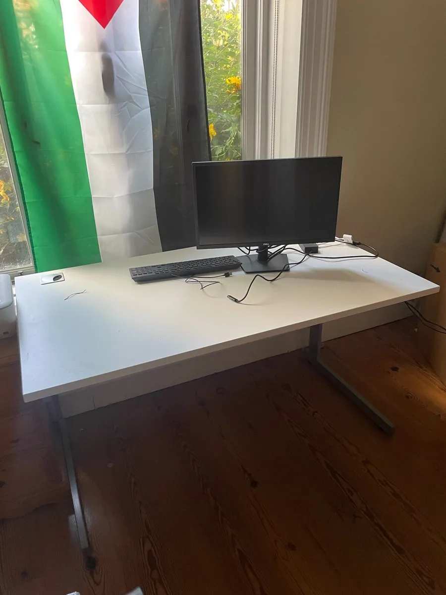White desk perfect condition - Image 1