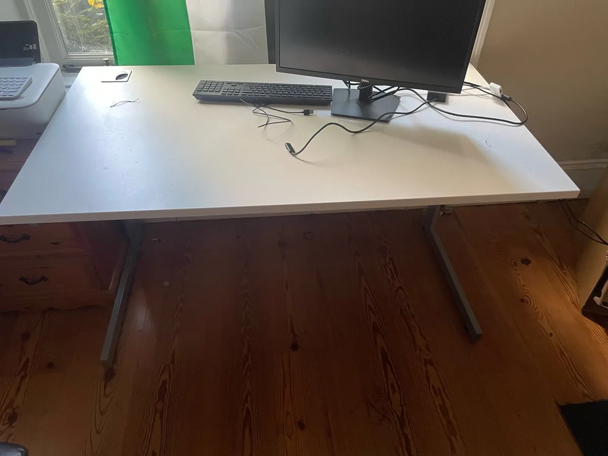 White desk perfect condition - Image 2