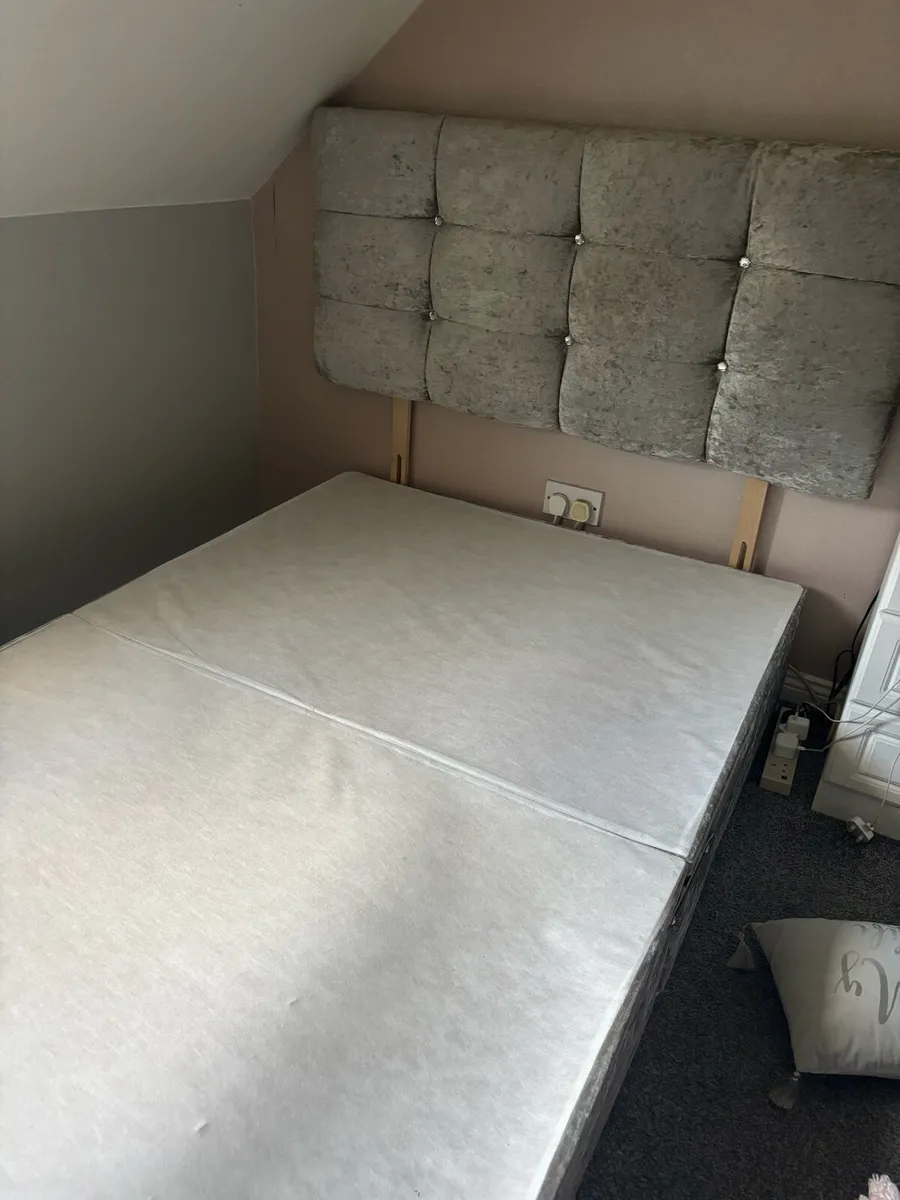 Small double Divan crushed velvet bed and mattress - Image 4