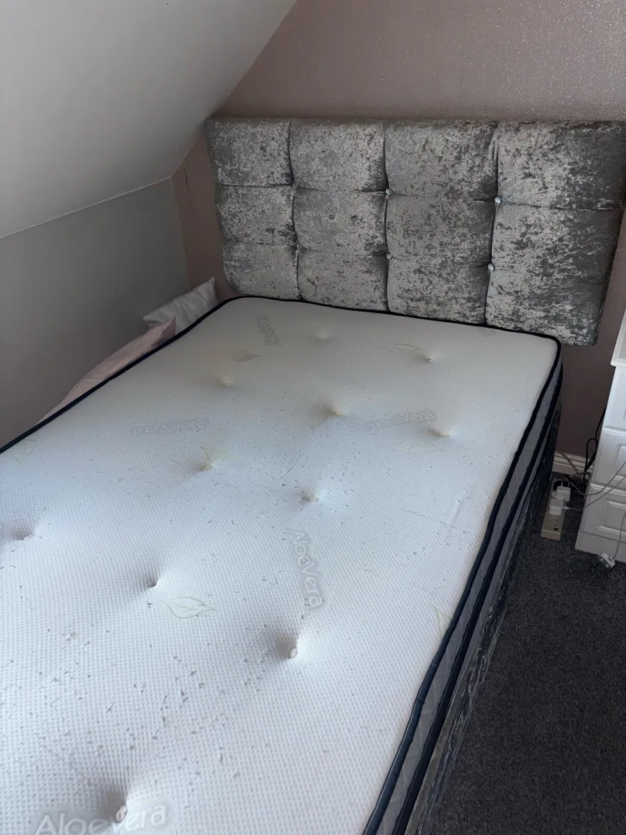 Small double Divan crushed velvet bed and mattress - Image 2