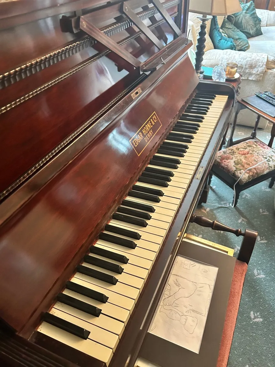 Piano with stool - Image 2