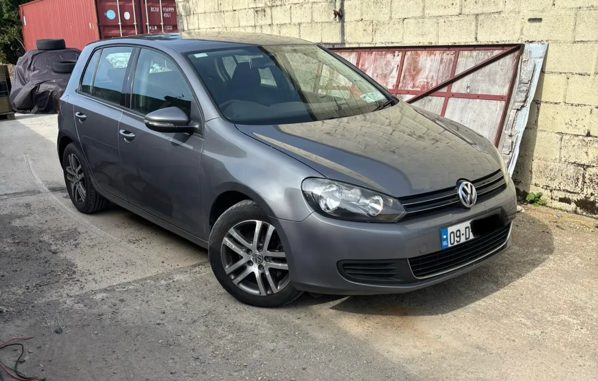 2009 Volkswagen Golf automatic - Image 1