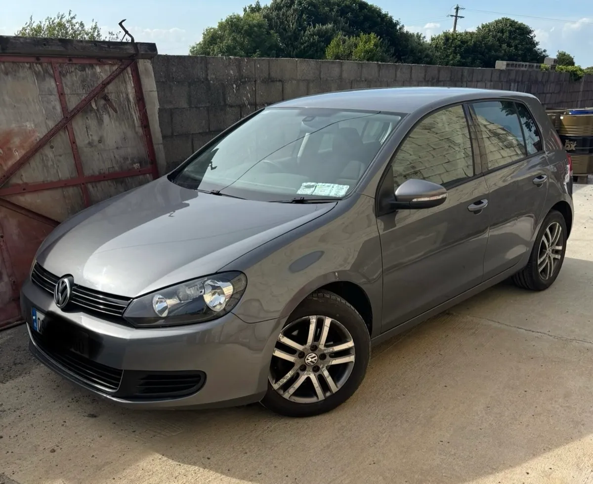 2009 Volkswagen Golf automatic - Image 2
