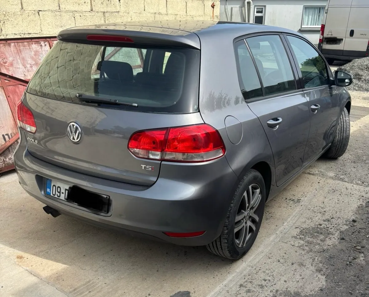 2009 Volkswagen Golf automatic - Image 3