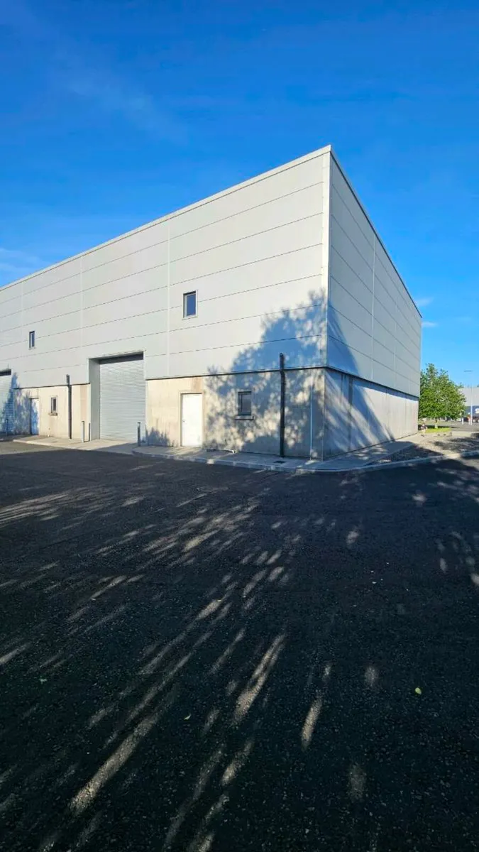 Commercial unit to let - Image 2