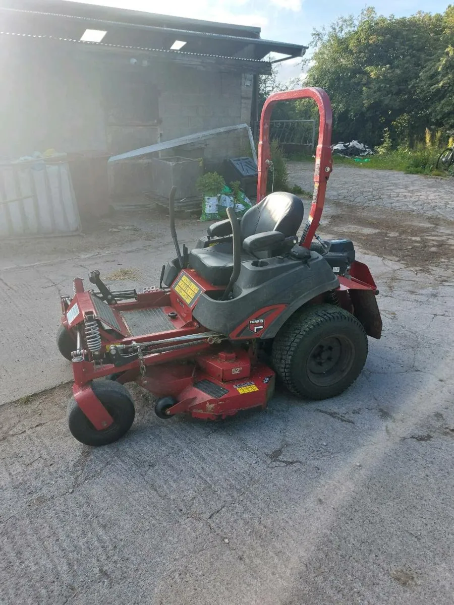 Zero turn lawn mower - Image 1