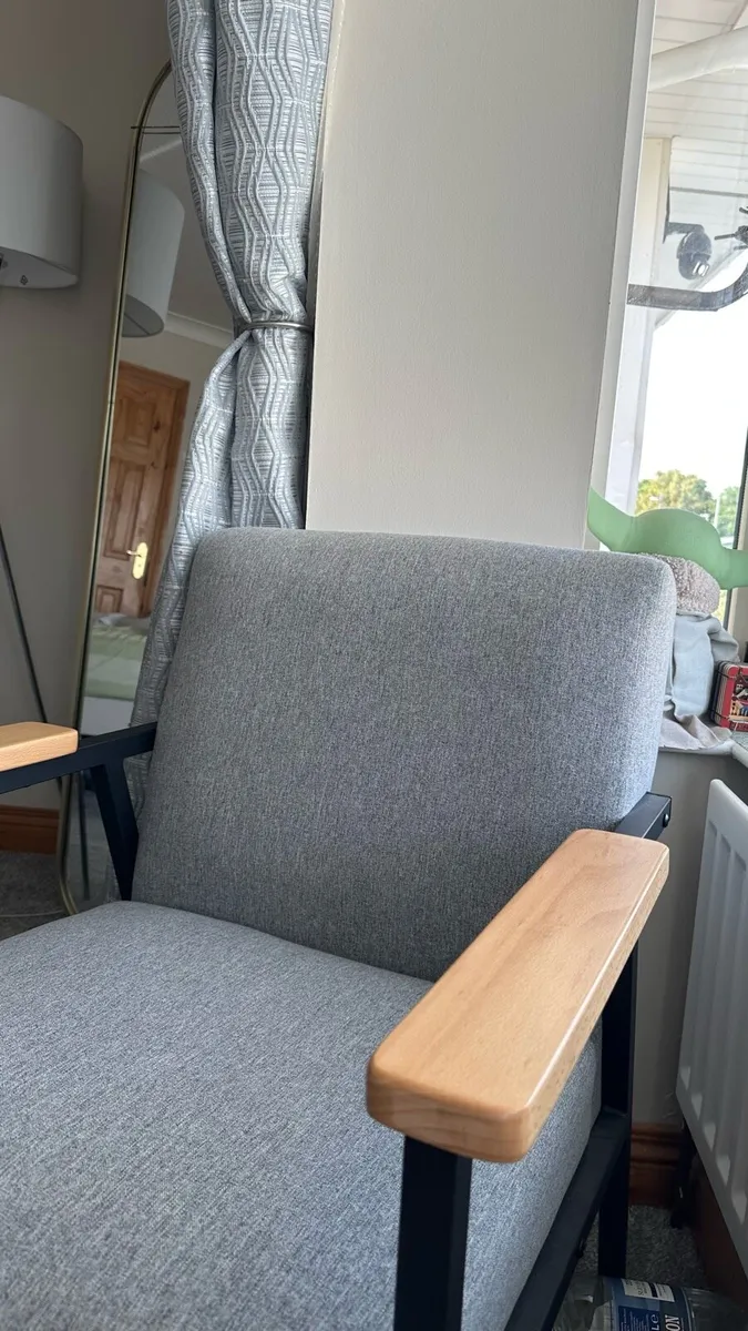Upholstered Armchair with Cushioned Seat - Image 3