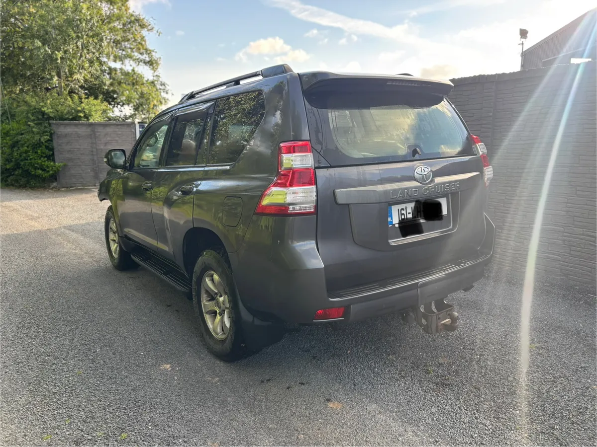 Toyota Landcruiser Crew Cab - Image 4