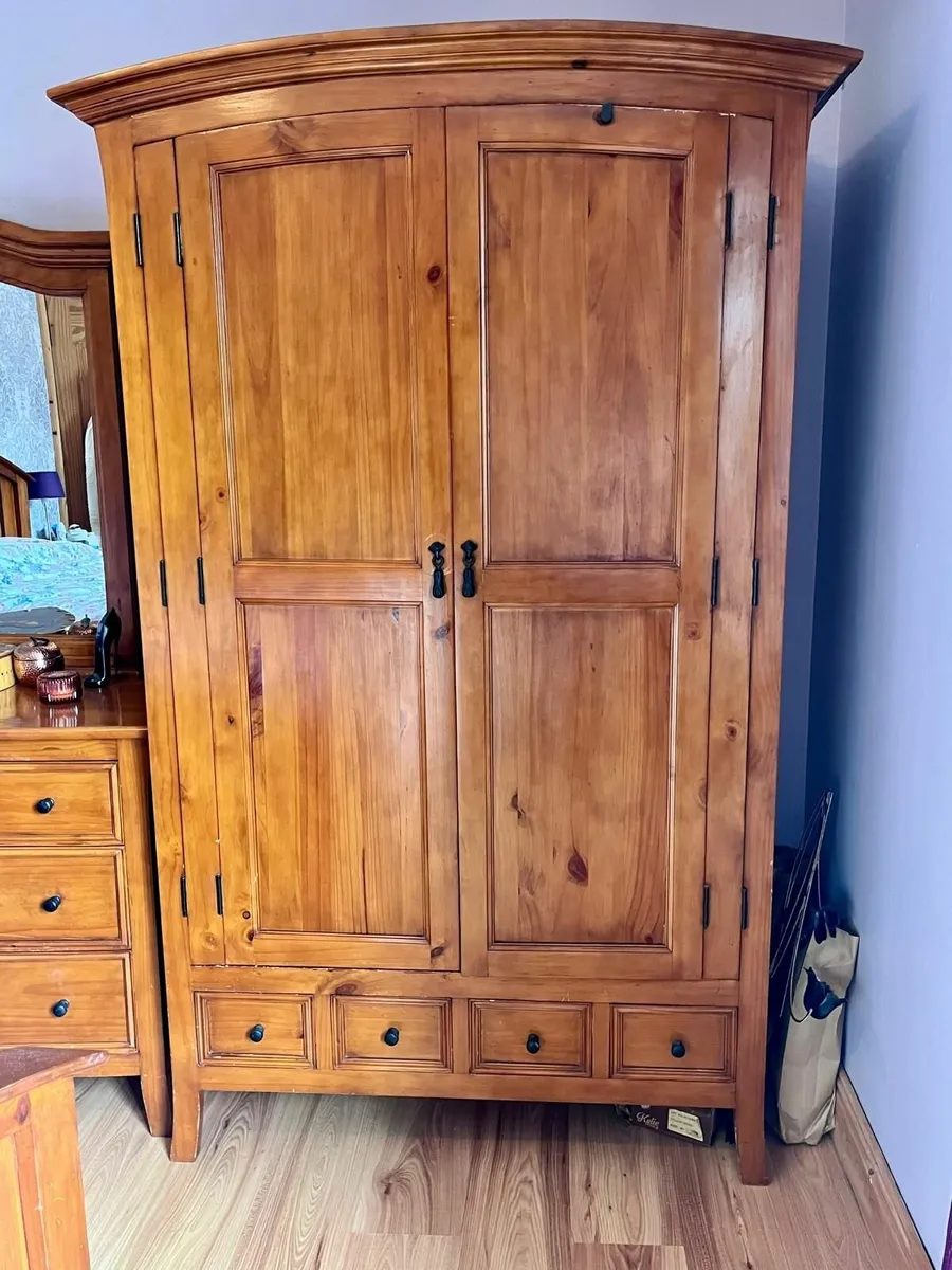 Bedroom furniture - Image 2
